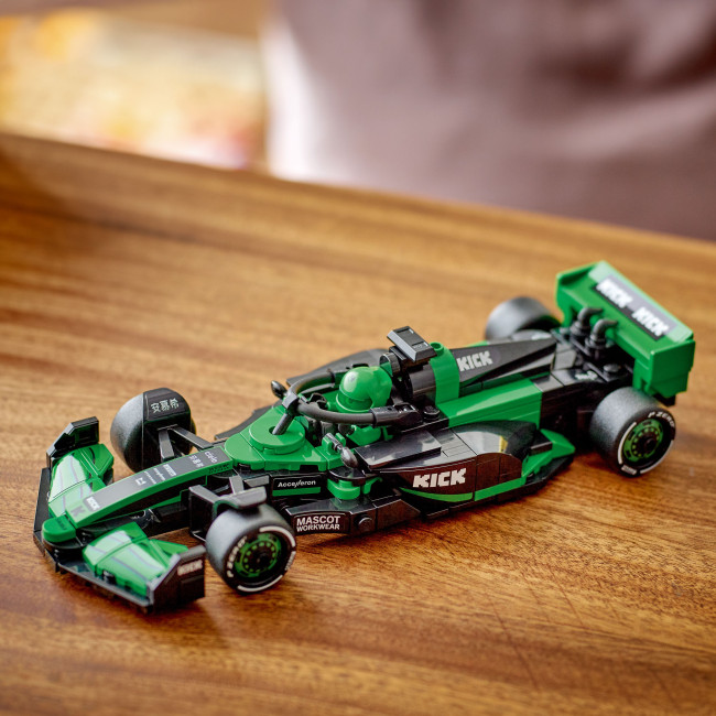 77247 KICK Sauber F1® Team C44 võidusõiduauto