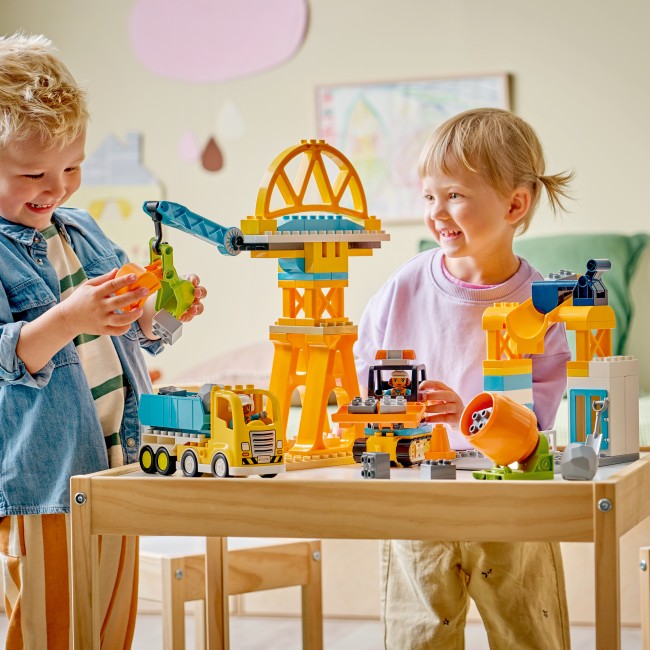 10476 “Trīs vienā” Būvlaukums un transportlīdzekļi