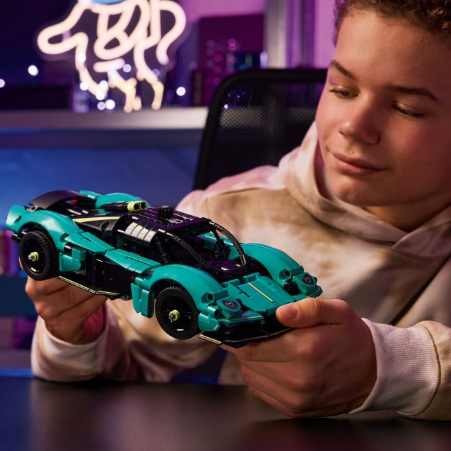 42208 Aston Martin Valkyrie