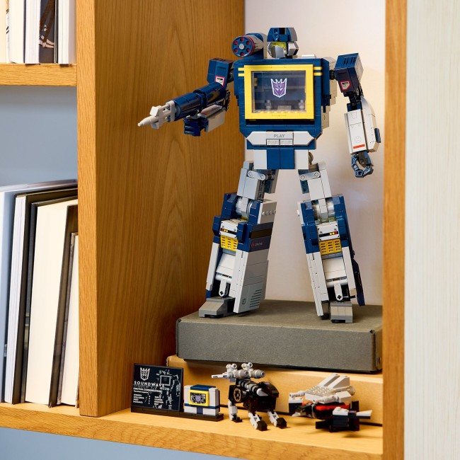 10358 Transformers: Soundwave