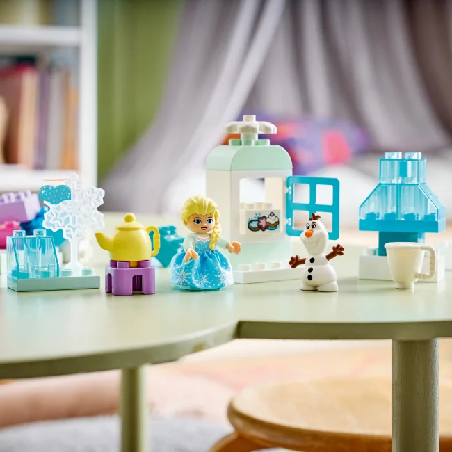 10462 Elsa, Olaf ja luovuuden Frozen-laatikko