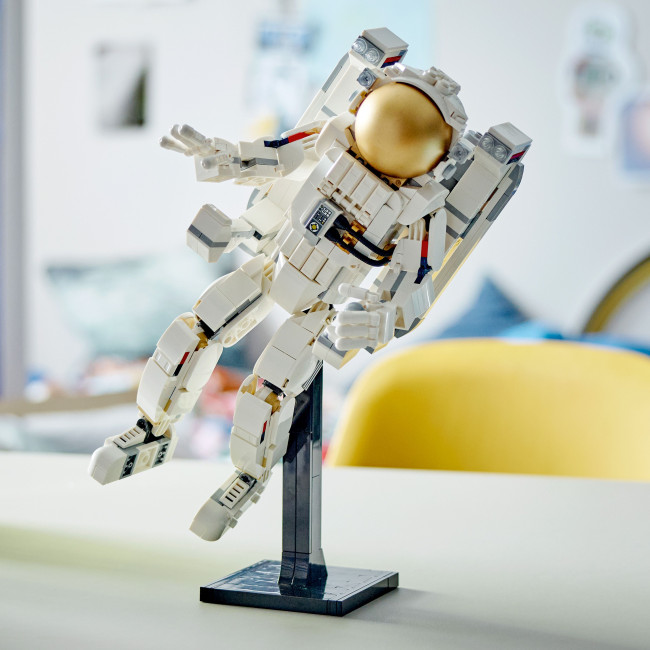 31152 Astronautti avaruudessa