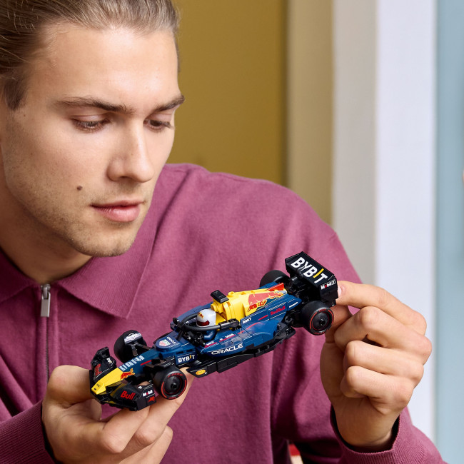 77243 Oracle Red Bull Racing RB20 F1 võidusõiduauto