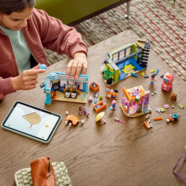 42674 Koomiksite ja mängude pood