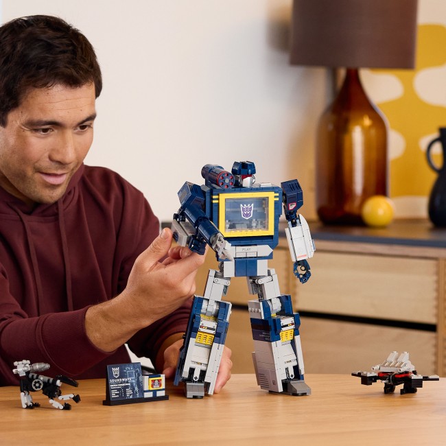 10358 Transformers: Soundwave