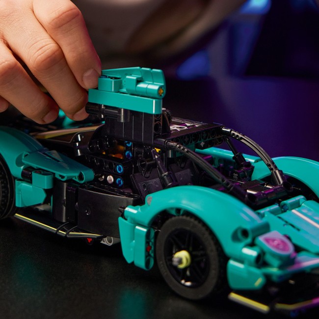 42208 Aston Martin Valkyrie