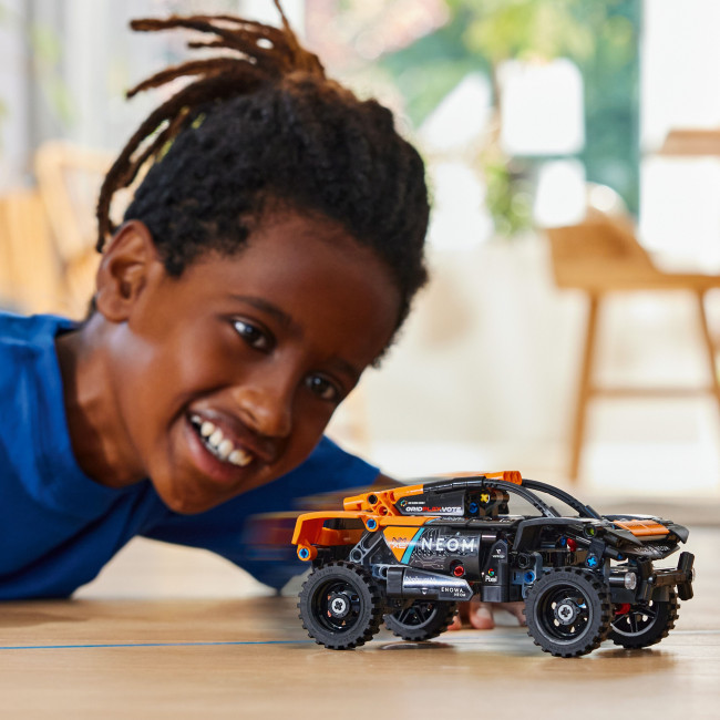 42166 NEOM McLaren Extreme E -kilpamaasturi