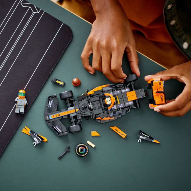 76919 2023 McLaren vormel 1 võidusõiduauto