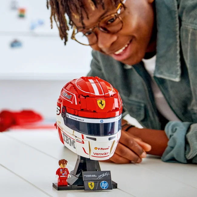 43014 Scuderia Ferrari HP ‑kypärä – Charles Leclerc