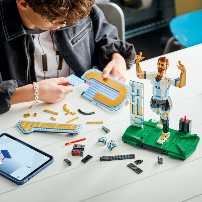 43015 Lionel Messi – Futbola leģenda