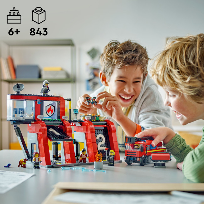 60414 Tuletõrjedepoo koos tuletõrjeautoga