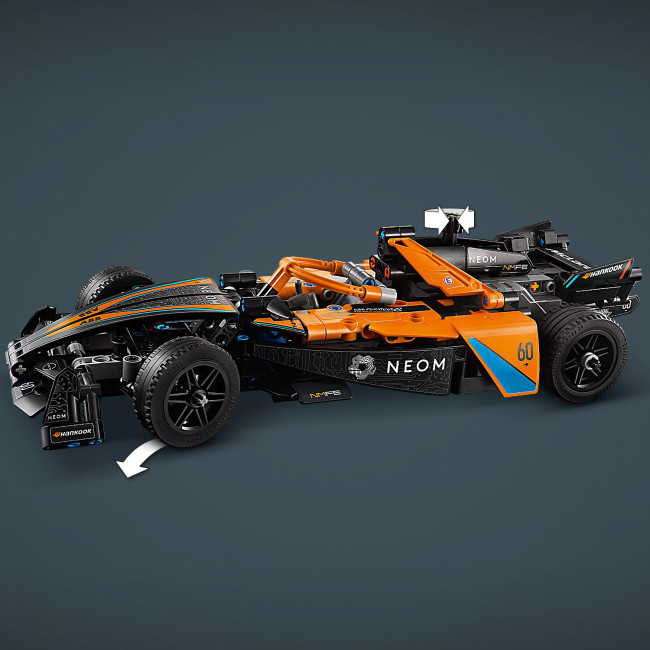 KK42169 NEOM McLaren Formula E Race Car (MULJUTUD KARP)