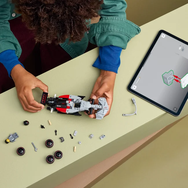 77259 Audi Revolut F1® Team R26 ‑kilpa-auto