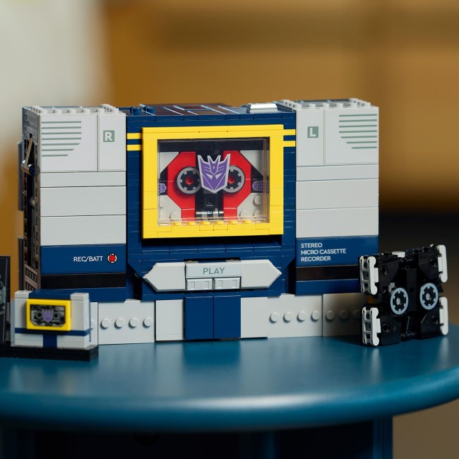 10358 Transformers: Soundwave