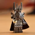 11373 LEGO Icons Taru sormusten herrasta: Sauronin kypärä