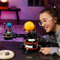 42179 LEGO Technic Maapallo ja Kuu kiertoradalla